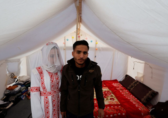 puluhan-pasangan-menikah-massal-di-gaza-usai-perang-berakhir