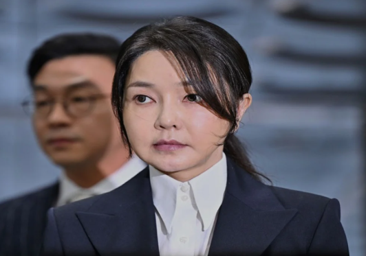 mantan-ibu-negara-korsel-dituntut-penjara-selama-15-tahun