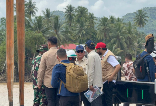 prabowo-cek-pembangunan-jembatan-di-daerah-bencana-bireuen