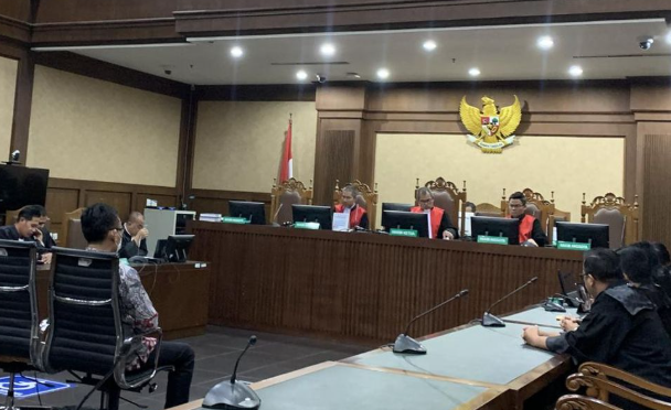 jaksa-datangkan-ferrarti-di-sidang-kasus-suap-lepas-migor