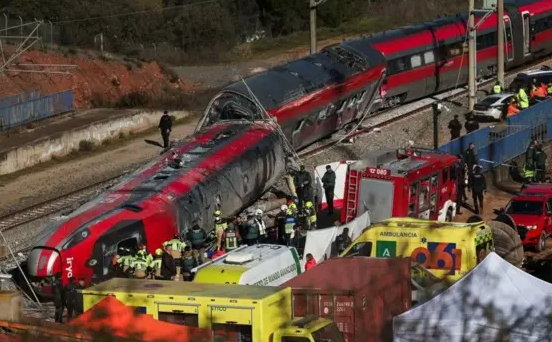 kereta-cepat-spanyol-tabrakan-puluhan-tewas-dan-luka-luka