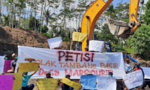 Demo Lingkungan di Bali Tolak Tambang Pasir